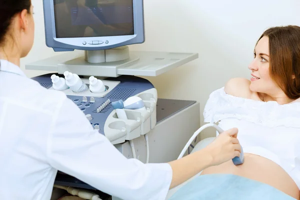 Pregnant woman examined by doctor — Stock Photo, Image