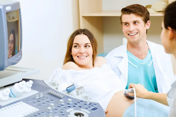 Pregnant woman examined by doctor — Stock Photo, Image