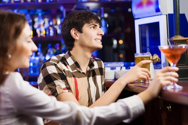 Young couple in bar — Stock Photo, Image