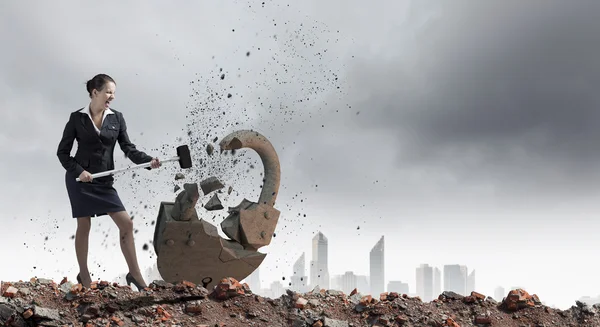 Businesswoman crashing lock with hammer — Stock Photo, Image