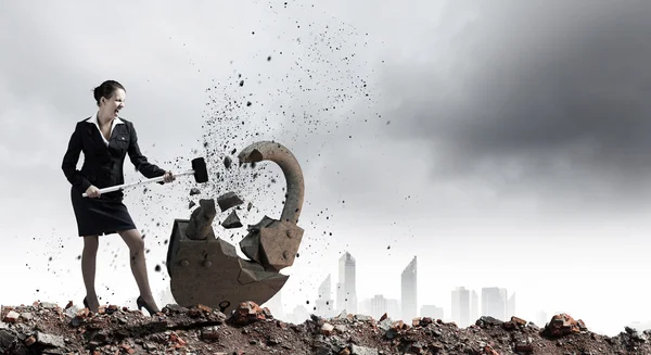 Businesswoman crashing lock with hammer — Stock Photo, Image