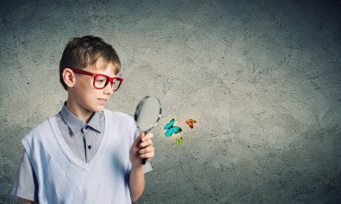 okul çocuğu muayene kelebek