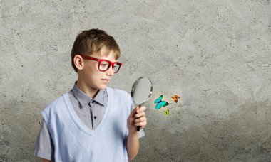 okul çocuğu muayene kelebek