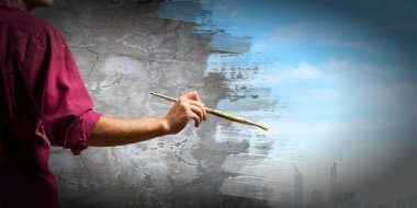 Ressamın el fırça ile