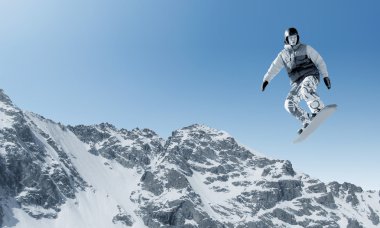 snowboard yaparken atlama