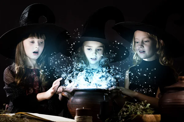 Маленькие ведьмы — стоковое фото