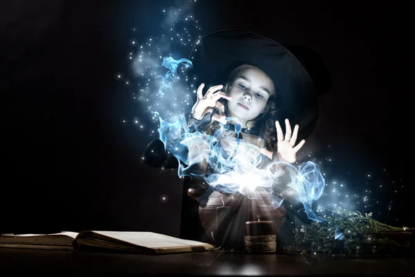 Witch reading conjure — Stock Photo, Image