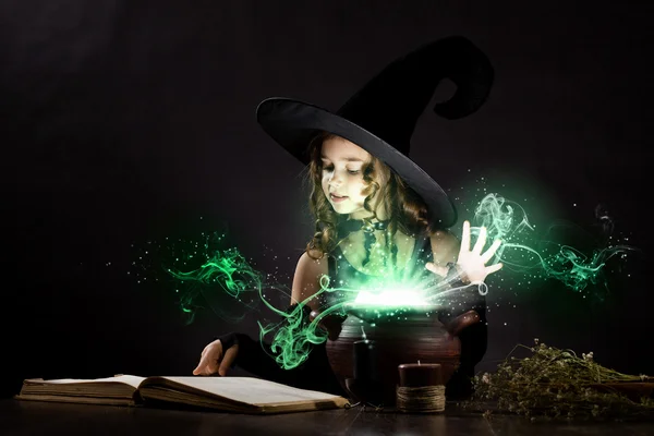 Witch reading conjure — Stock Photo, Image