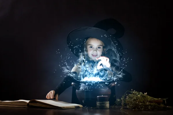 Čarodějnice čtení vykouzlit — Stock fotografie