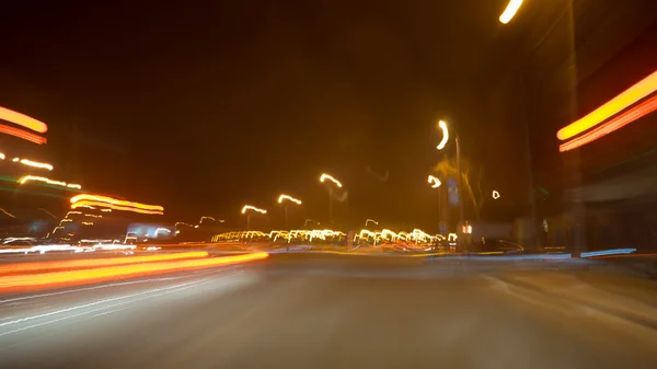 Miasto światła i ruchu samochodów — Zdjęcie stockowe
