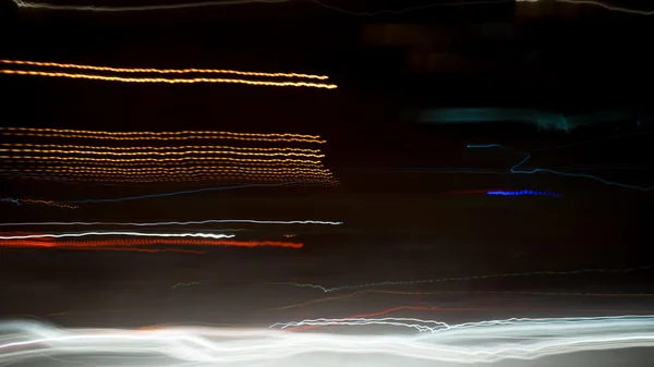 街の灯との移動車 — ストック写真