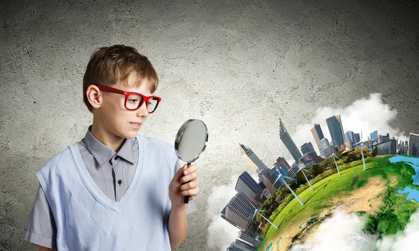 Boy exploring world — Stock Photo, Image