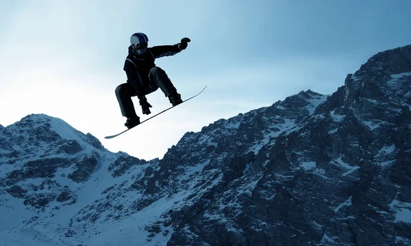 Snowboarder making jump — Stock Photo, Image