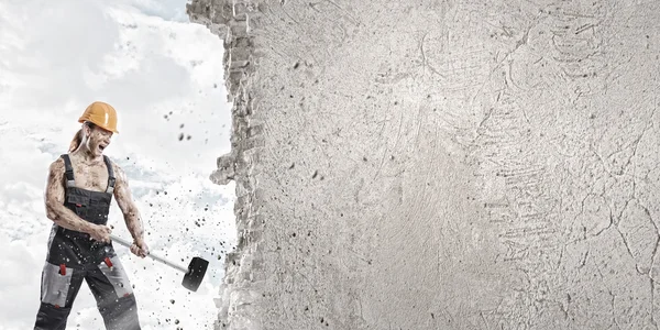 Man breaking wall with hammer — Stock Photo, Image