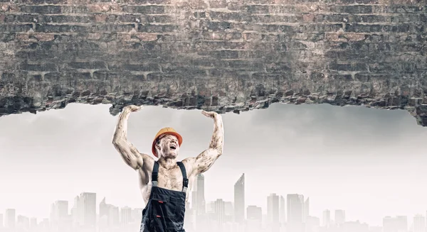 Man lifting wall above head — Stock Photo, Image