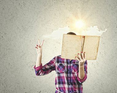 kadın gizli yüz okuma behind