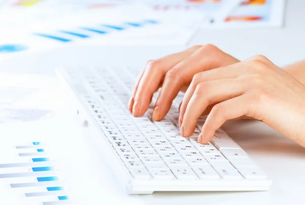 Hands typing on keyboard — Stock Photo, Image