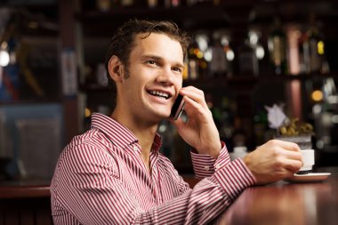 Telefonda Konuşan Adam