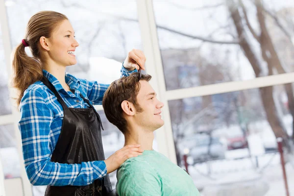 Young man and woman hairdresser — Stock Photo, Image