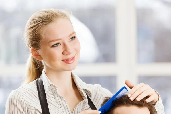 Young man and woman hairdresser — Stock Photo, Image