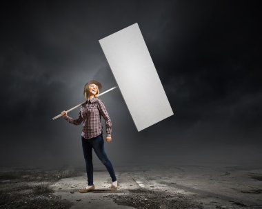 kadın taşıyan boş başlık sayfası