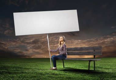 kadın holding beyaz boş başlık sayfası