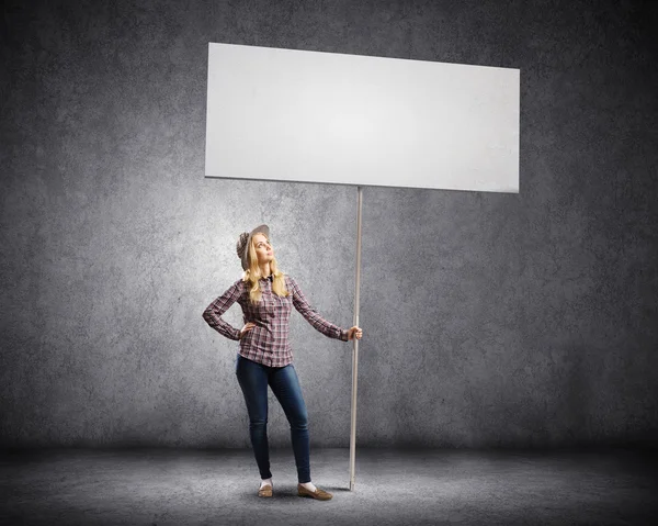 Mujer llevando estandarte blanco — Foto de Stock