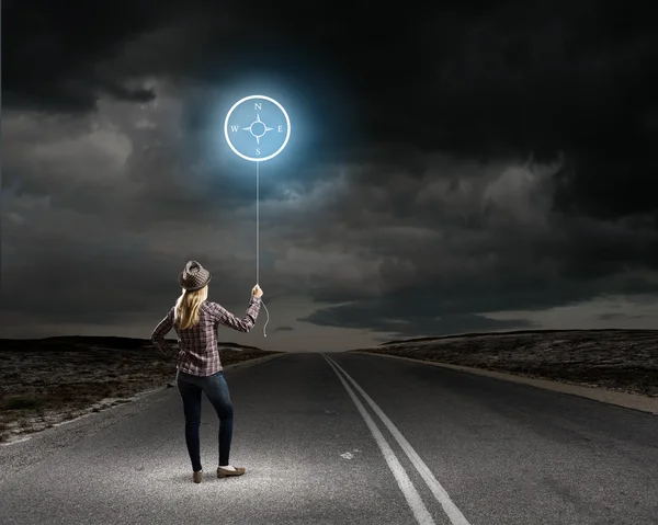 Woman holding balloon in hand — Stock Photo, Image