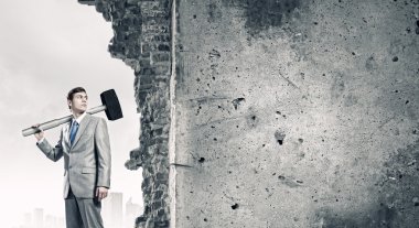 çekiç ile işadamı