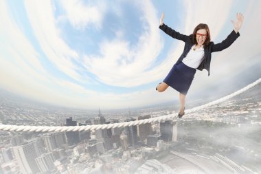 riskli iş kadını ipe Dengeleme