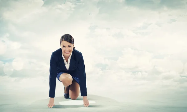 Businesswoman ready to run — Stock Photo, Image