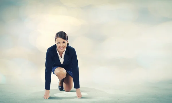 Businesswoman ready to run — Stockfoto