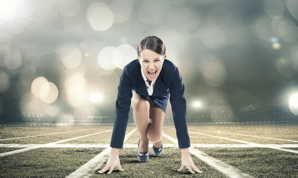 Businesswoman ready to run — Stock Photo, Image