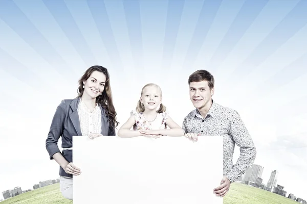 Famiglia con banner bianco bianco — Foto Stock