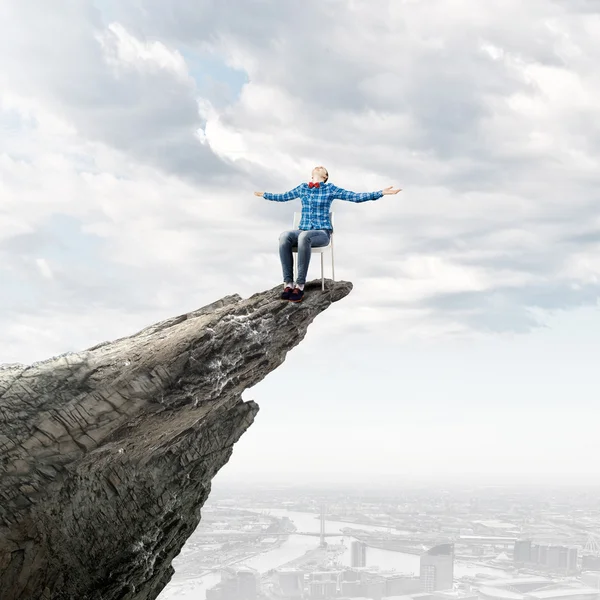 Woman on top of rock — Stock Photo, Image