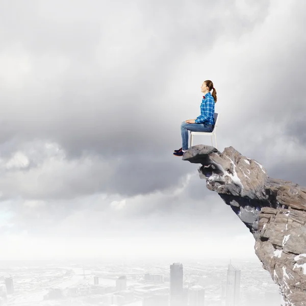 Woman on top of rock — Stock Photo, Image