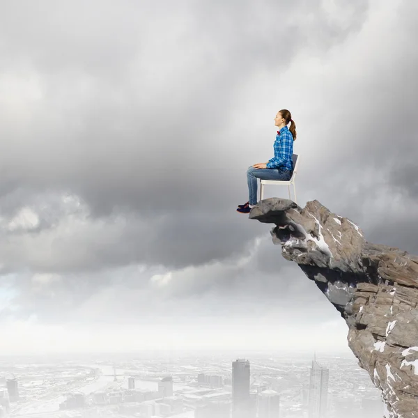 Woman on top of rock — Stock Photo, Image