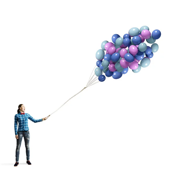 Mujer sosteniendo globos de colores — Foto de Stock