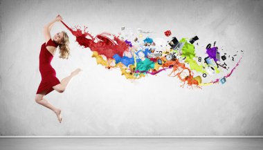 genç kadın dansçı atlama