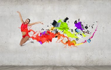 kadın dansçı yüksek atlama