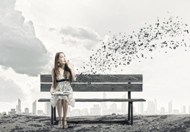 Asyalı kadın ile kitap