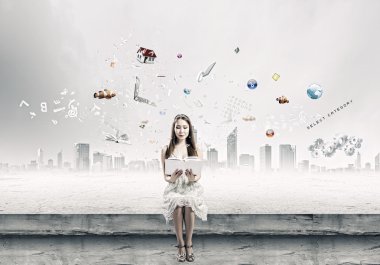 Asyalı kadın ile kitap