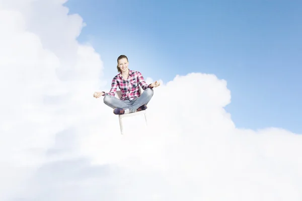 Mulher meditando — Fotografia de Stock