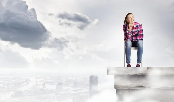 Woman on top of building — Stock Photo, Image