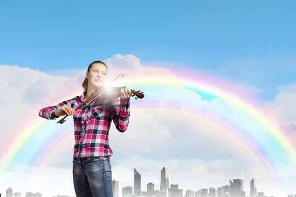 Dívka si hraje na housle — Stock fotografie