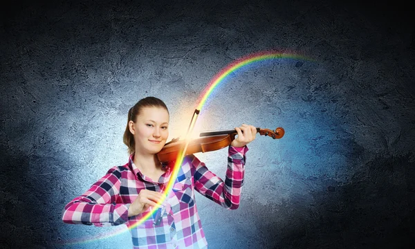 Femme jouant du violon — Photo