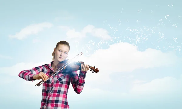 Menina tocando violino — Fotografia de Stock