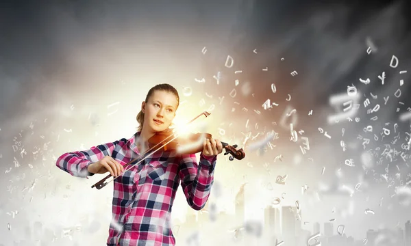 Chica tocando el violín —  Fotos de Stock