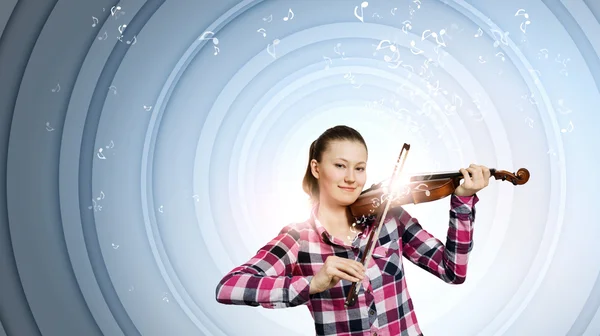 Young woman playing violin — Stock Photo, Image