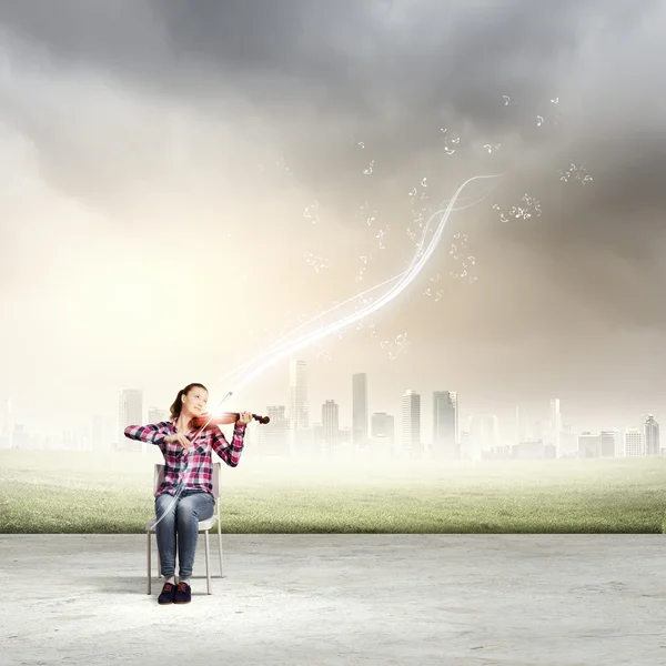 Girl violinist — Stock Photo, Image